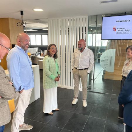La consejera de agricultura de la Junta de Castilla y León visita Hijolusa 2